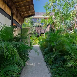 https://bungalos-village-luxury-condos-by-lockey-tulum.allrivieramayahotels.com